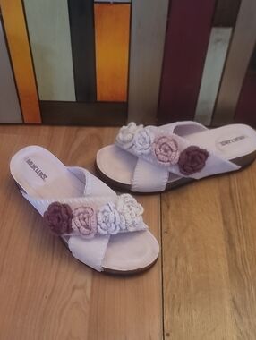 Muk Luks Penelope Criquet Suede Floral Cross Strap Blush Sandals